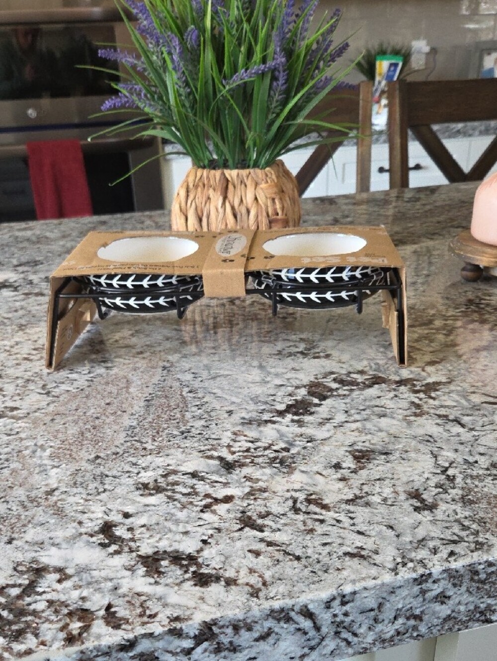 Ceramic Pet Bowls with Black and White Leaf Pattern - Picture 7 of 8